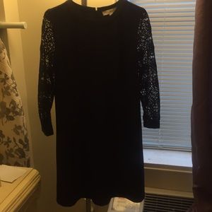 Gorgeous navy blue dress!